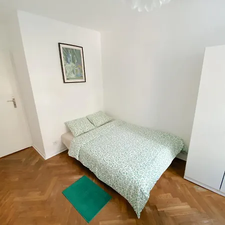 לינה וארוחת בוקר Halo *